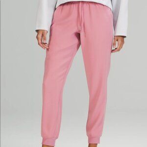 Brand new lululemon ON THE FLY JOGGER 28